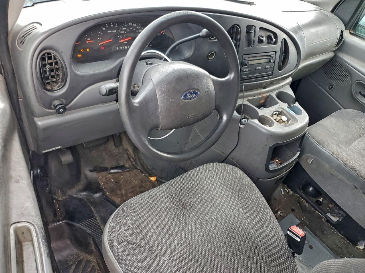 Ford Econoline E150 Van Image 8