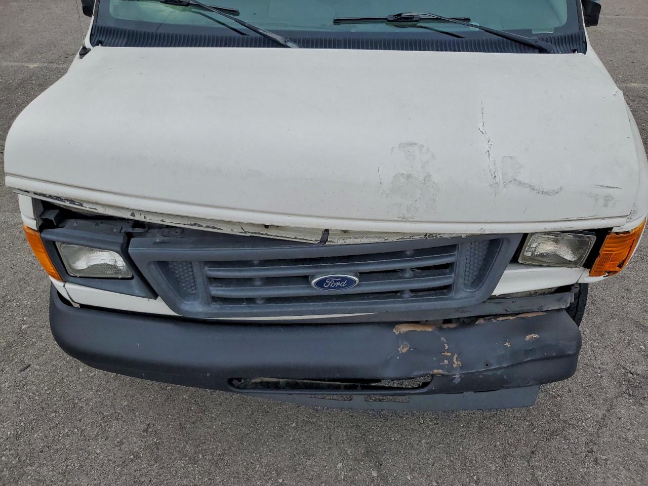 Ford Econoline E150 Van Image 10