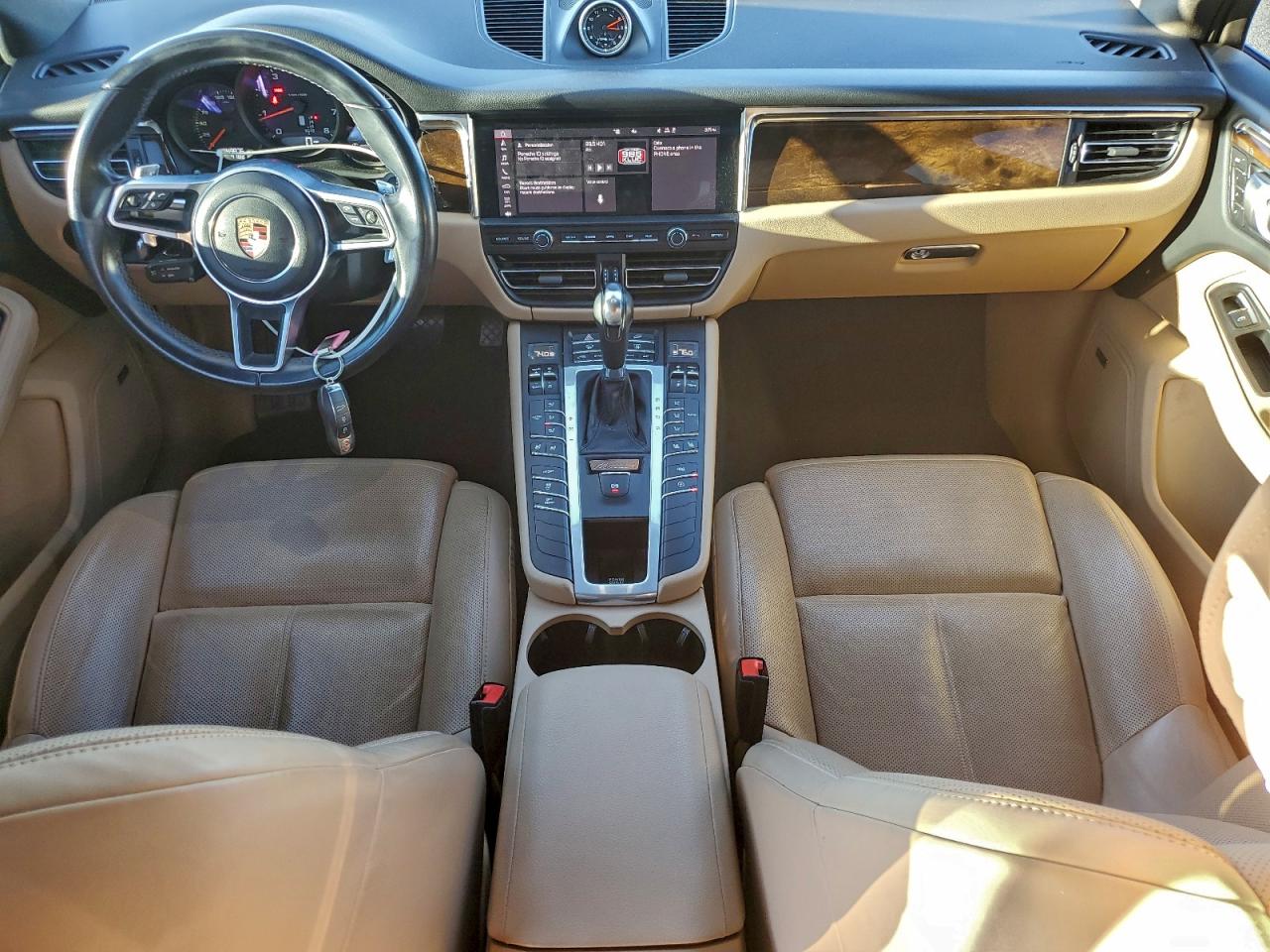 Porsche Macan Image 2