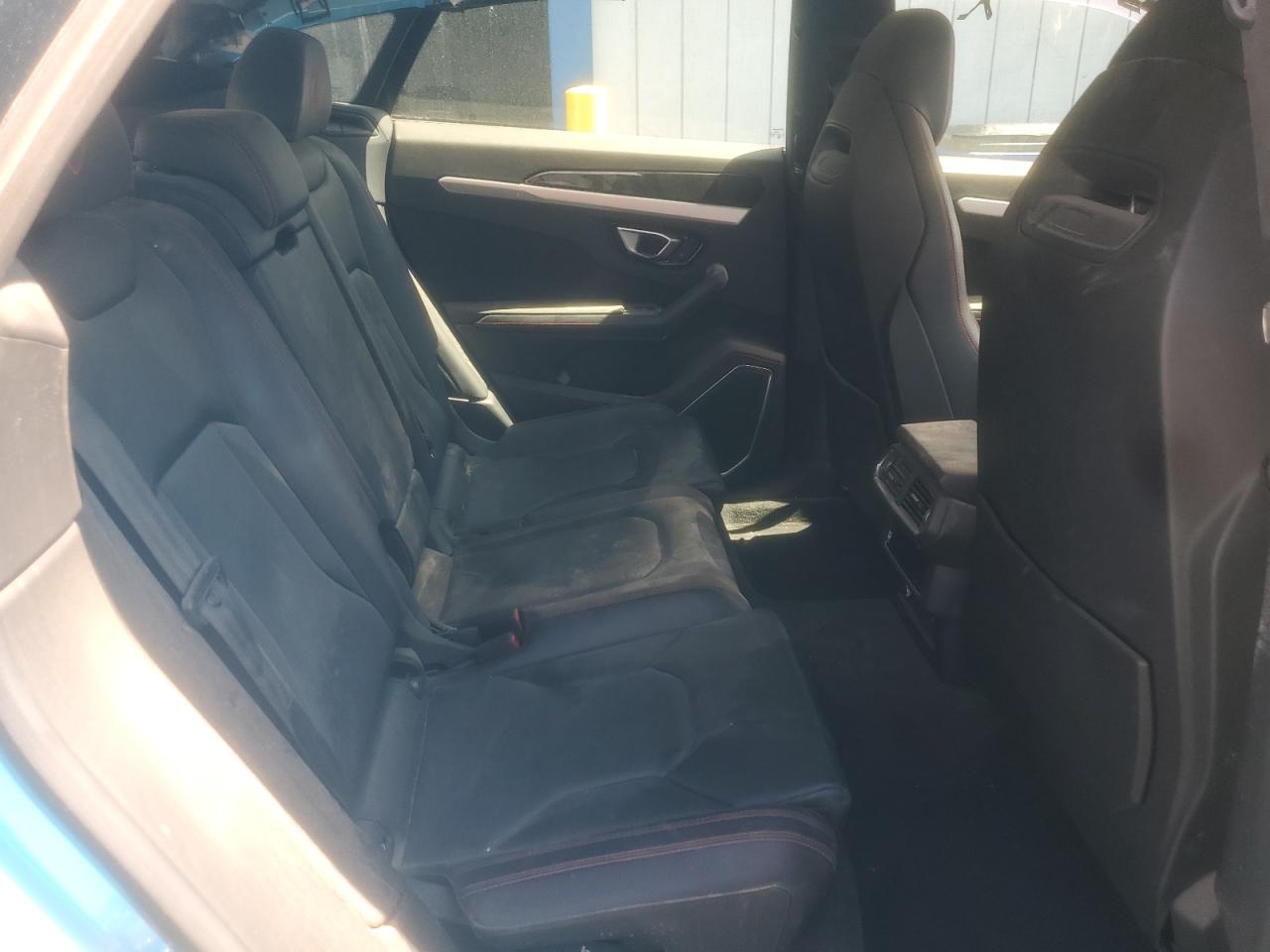 Lamborghini Urus Image 12