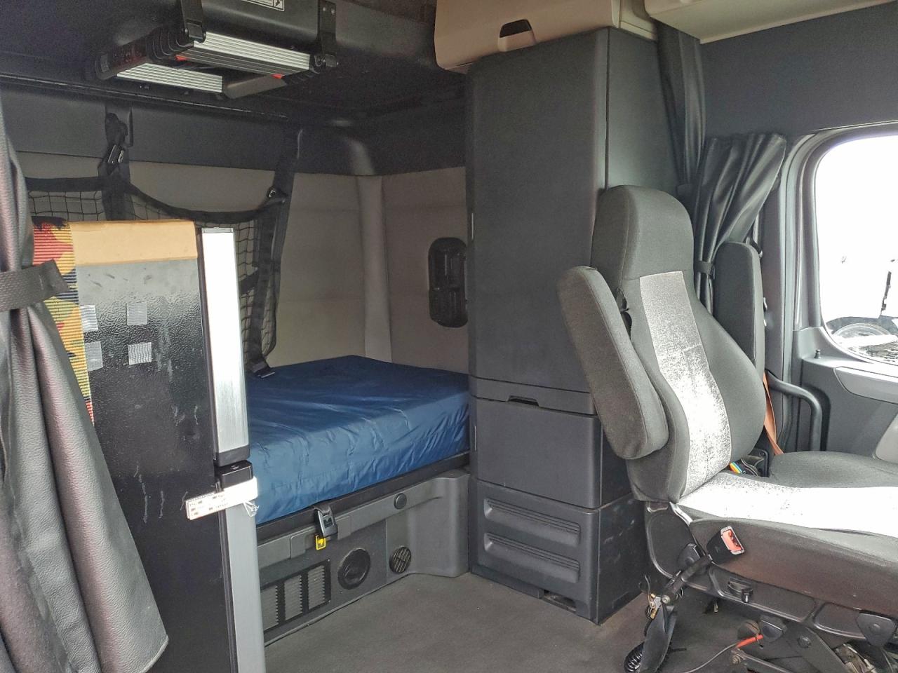 Freightliner Cascadia 1 Image 10