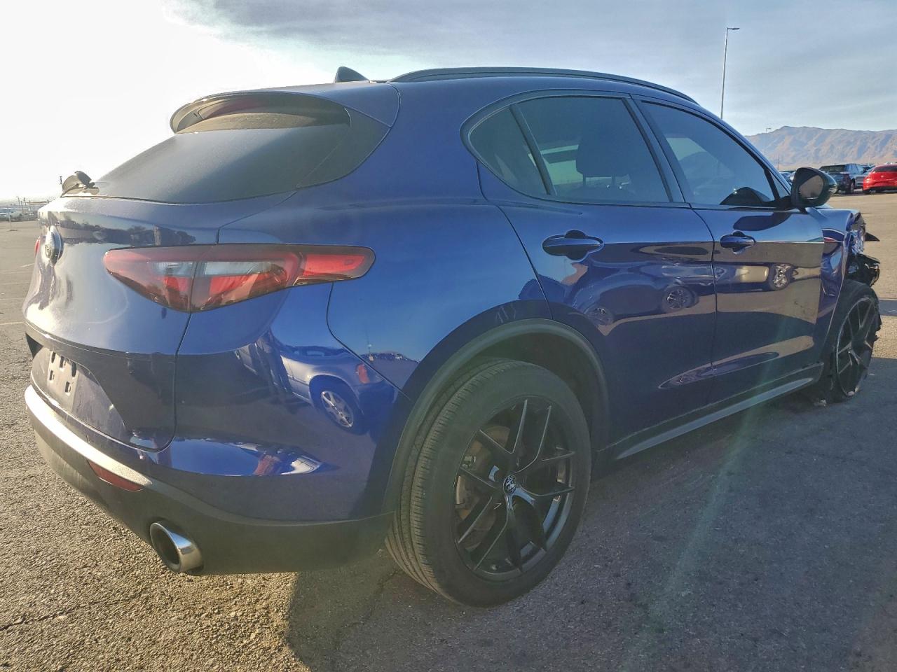 Alfa Romeo Stelvio Sport Image 8