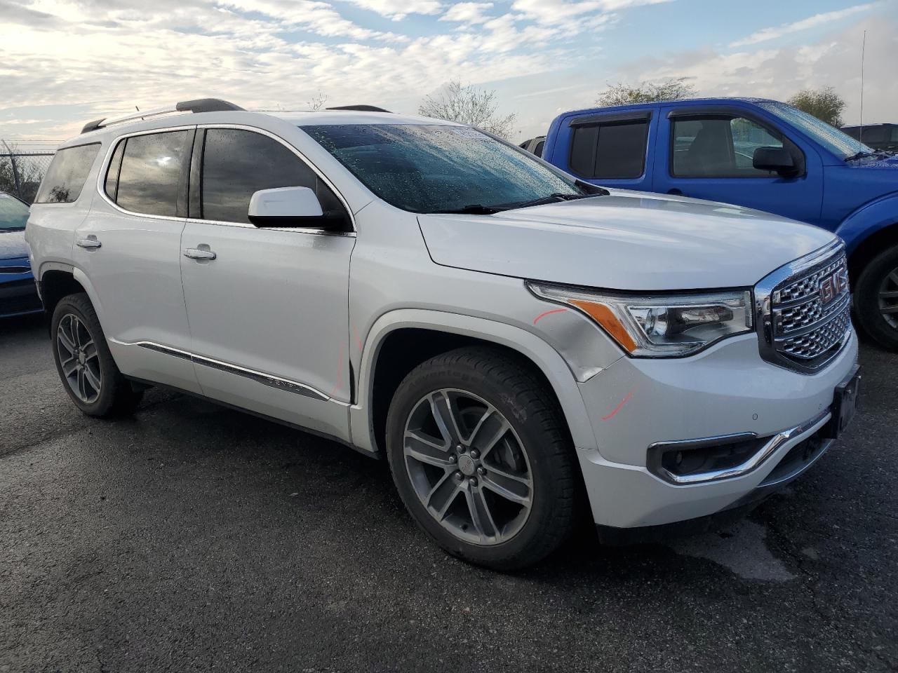 GMC Acadia Denali Image 13