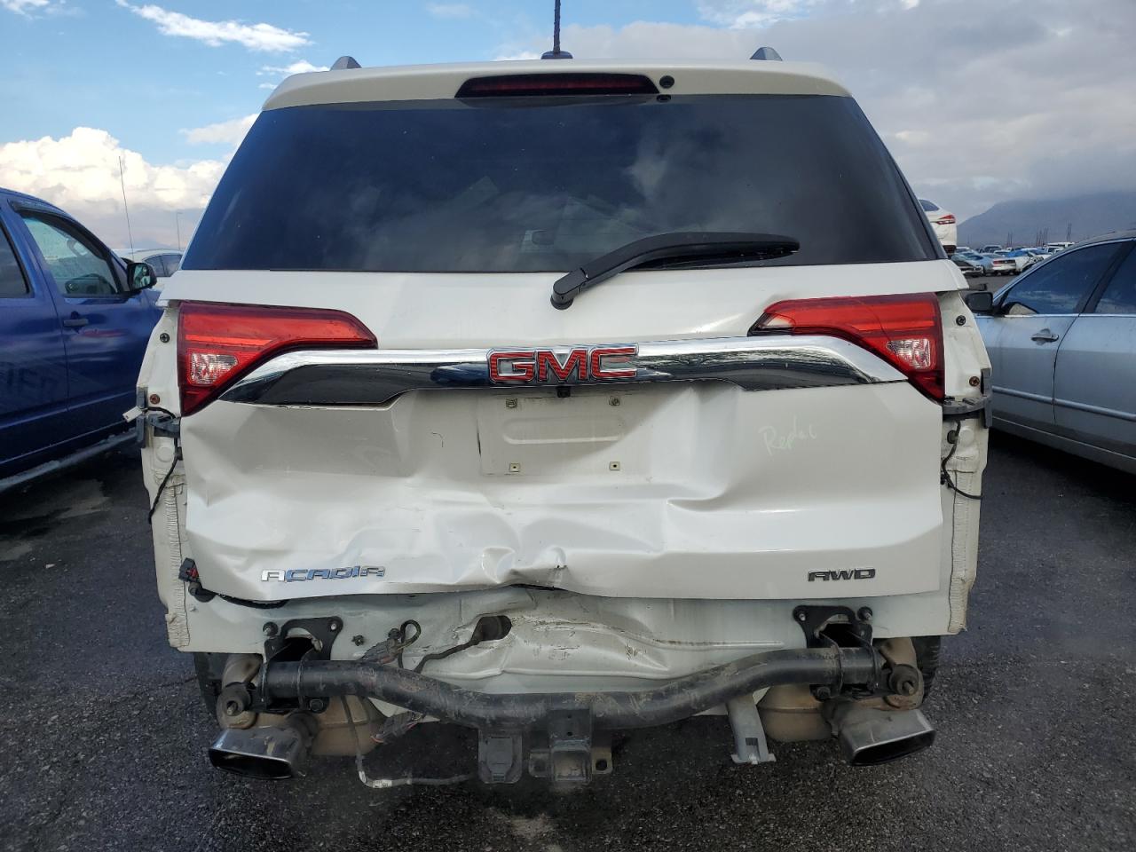 GMC Acadia Denali Image 2