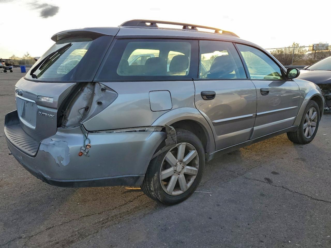 Subaru Outback 2.5i Image 6