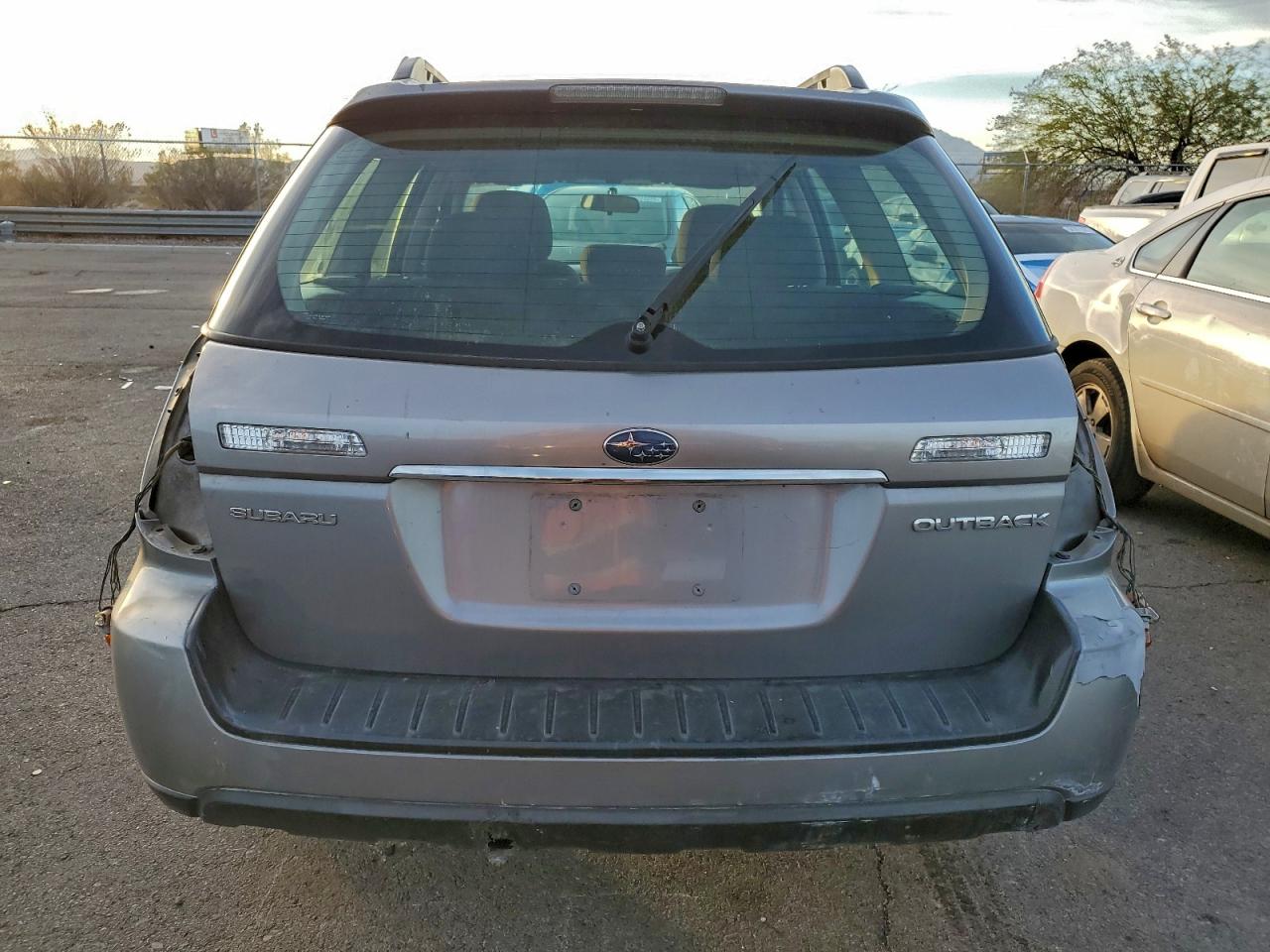 Subaru Outback 2.5i Image 4