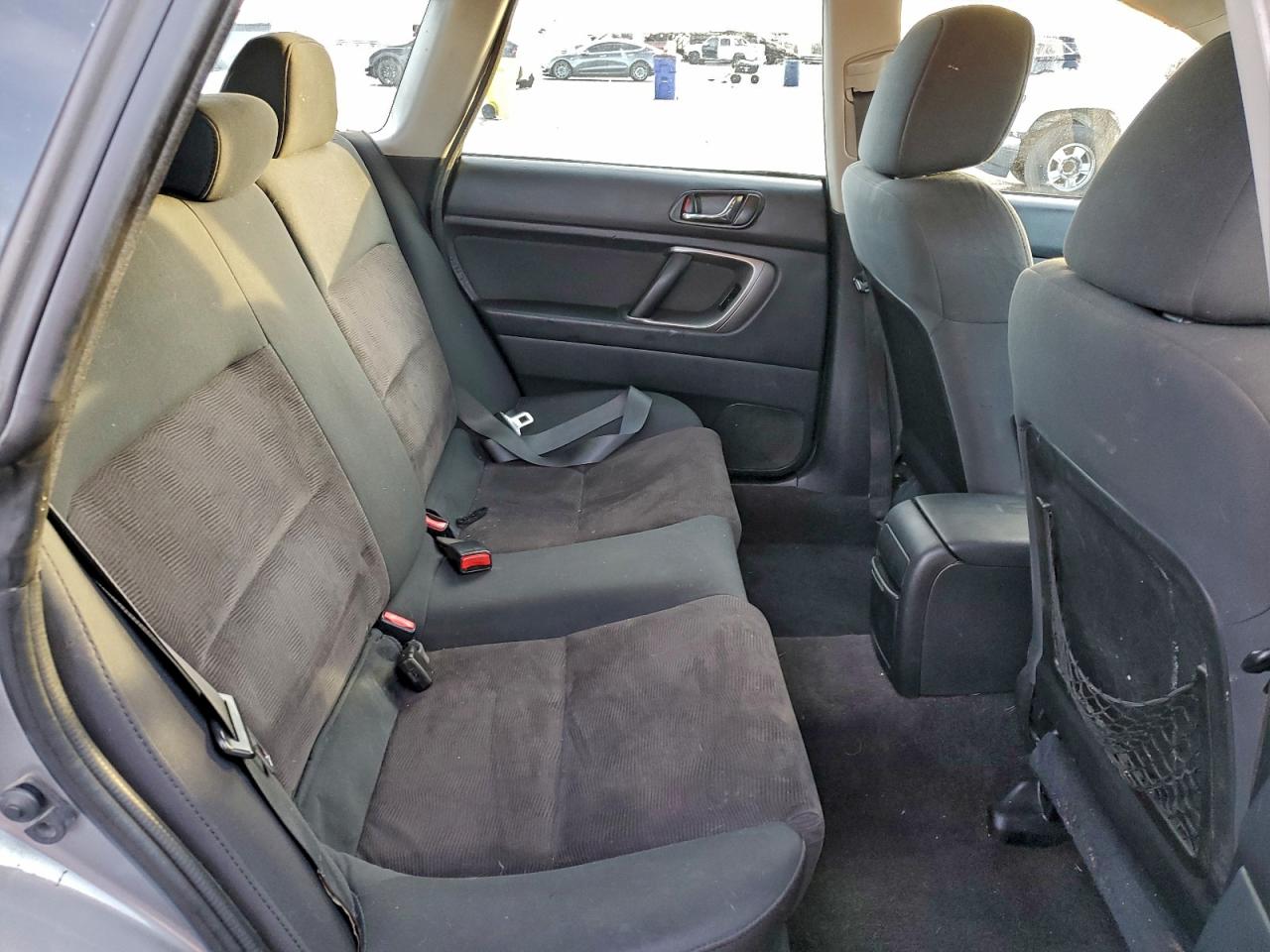 Subaru Outback 2.5i Image 13