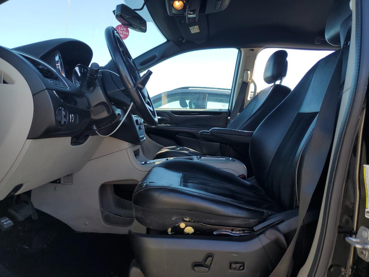 Dodge Caravan Sxt Image 3