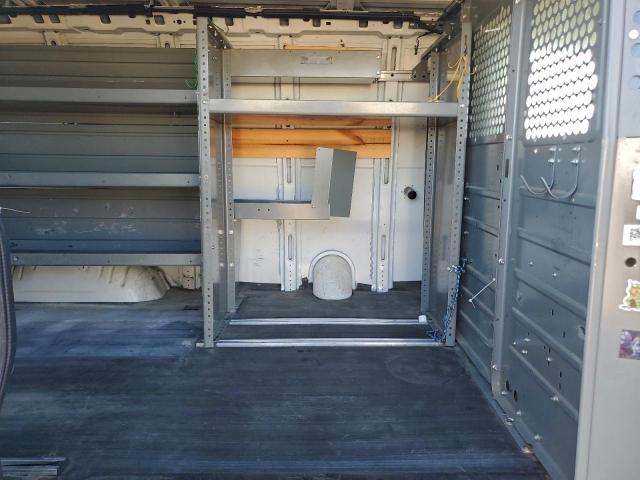 Chevrolet Express Image 6