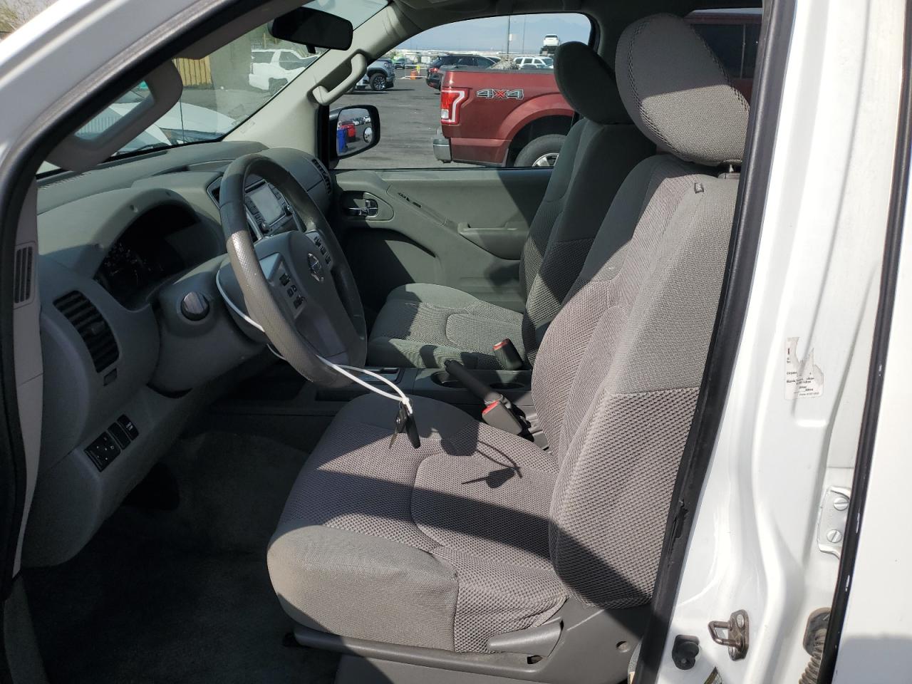 Nissan Frontier S Image 9