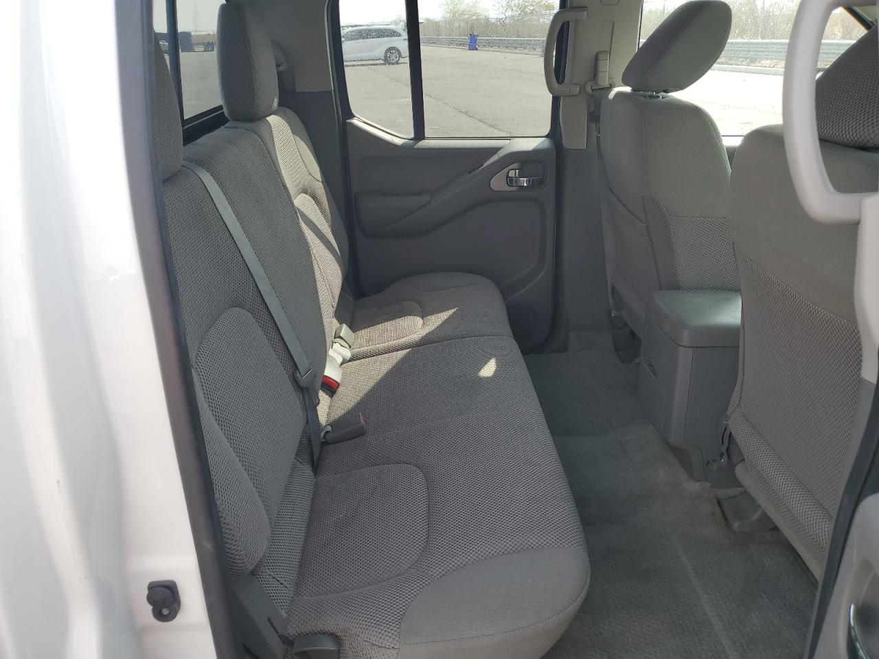 Nissan Frontier S Image 11