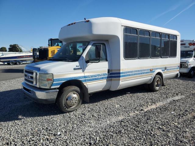 Ford Econoline E450 Super Duty Cutaway Van Image 4