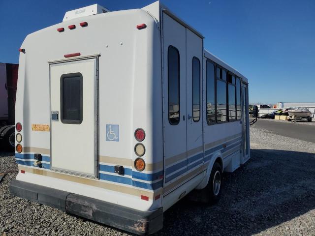 Ford Econoline E450 Super Duty Cutaway Van Image 5