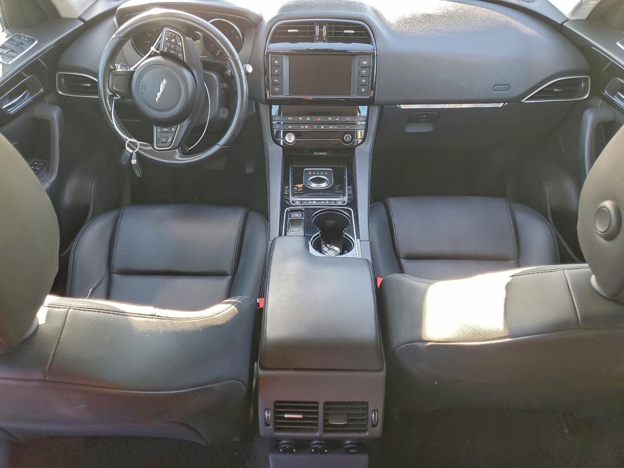 Jaguar F-PACE Premium Image 11