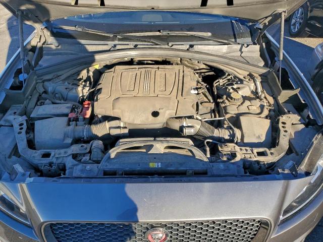 Jaguar F-PACE Premium Image 8