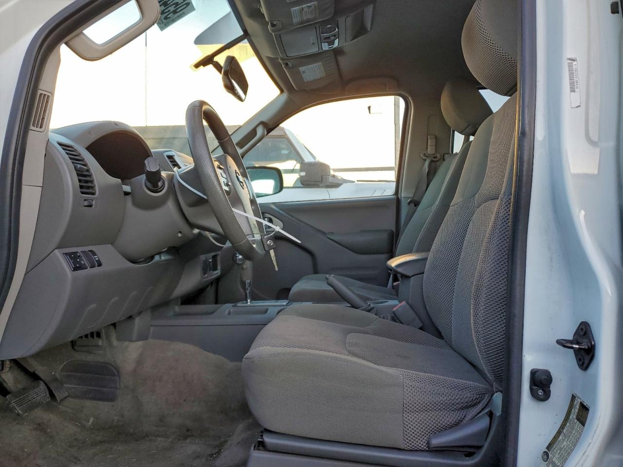 Nissan Frontier S Image 12