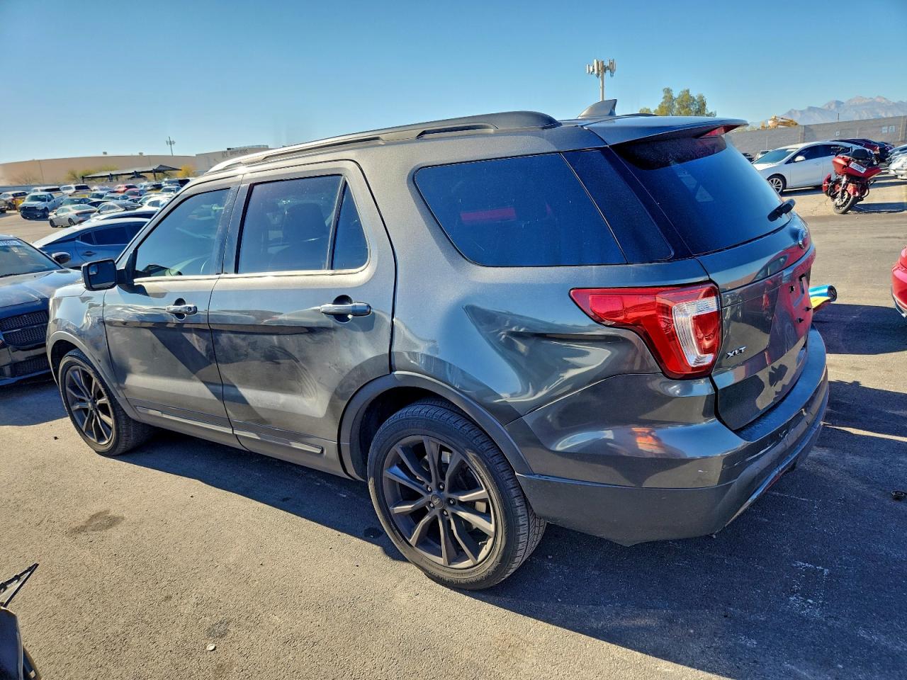 Ford Explorer Xlt Image 11