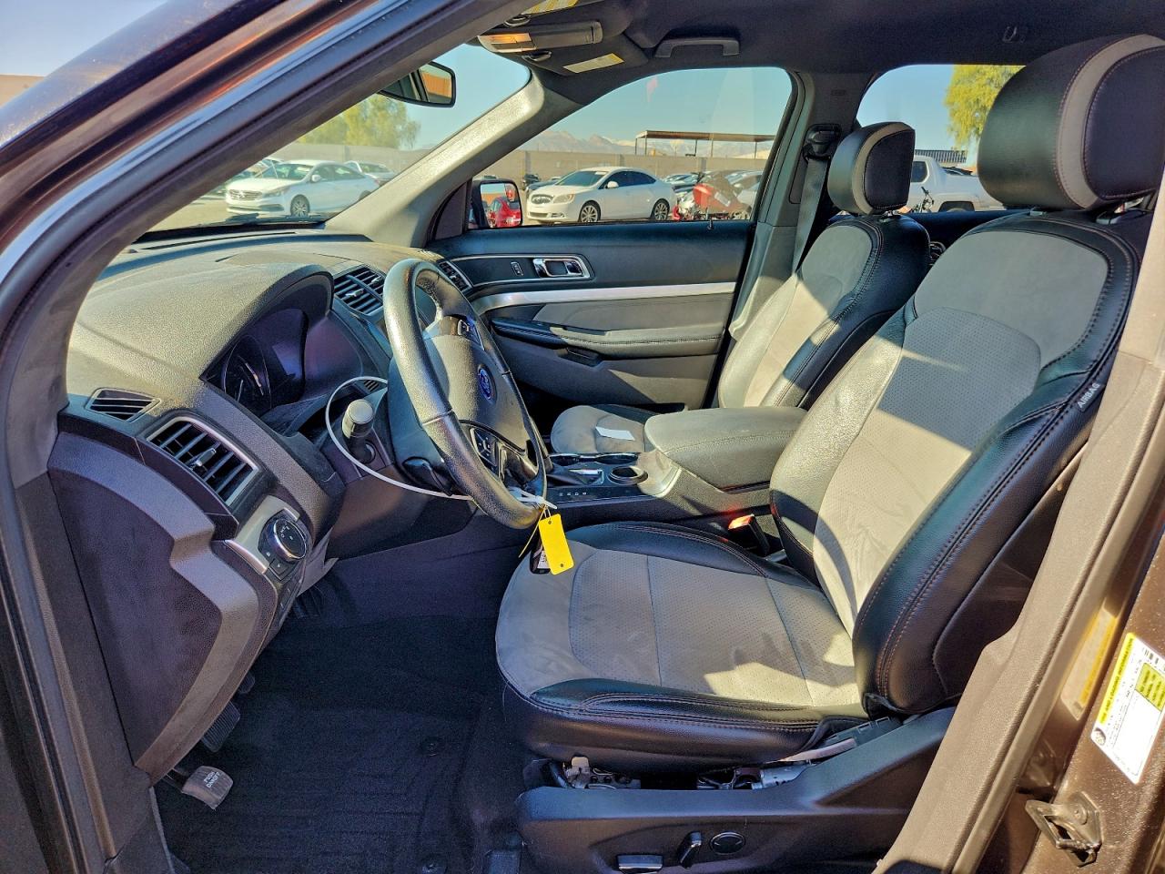 Ford Explorer Xlt Image 5