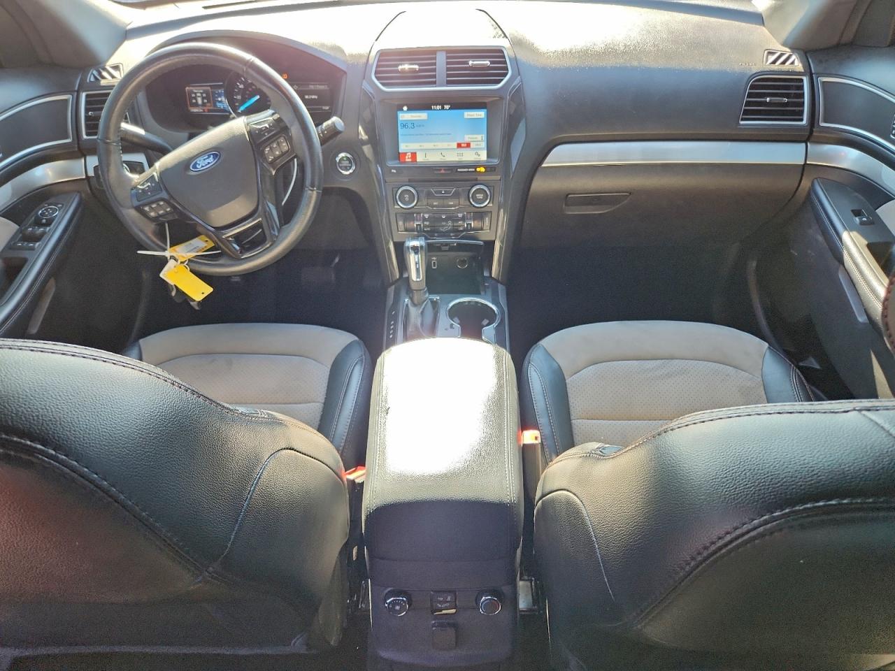 Ford Explorer Xlt Image 10