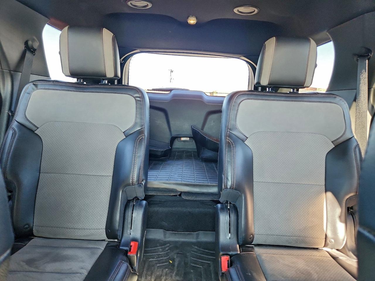 Ford Explorer Xlt Image 7