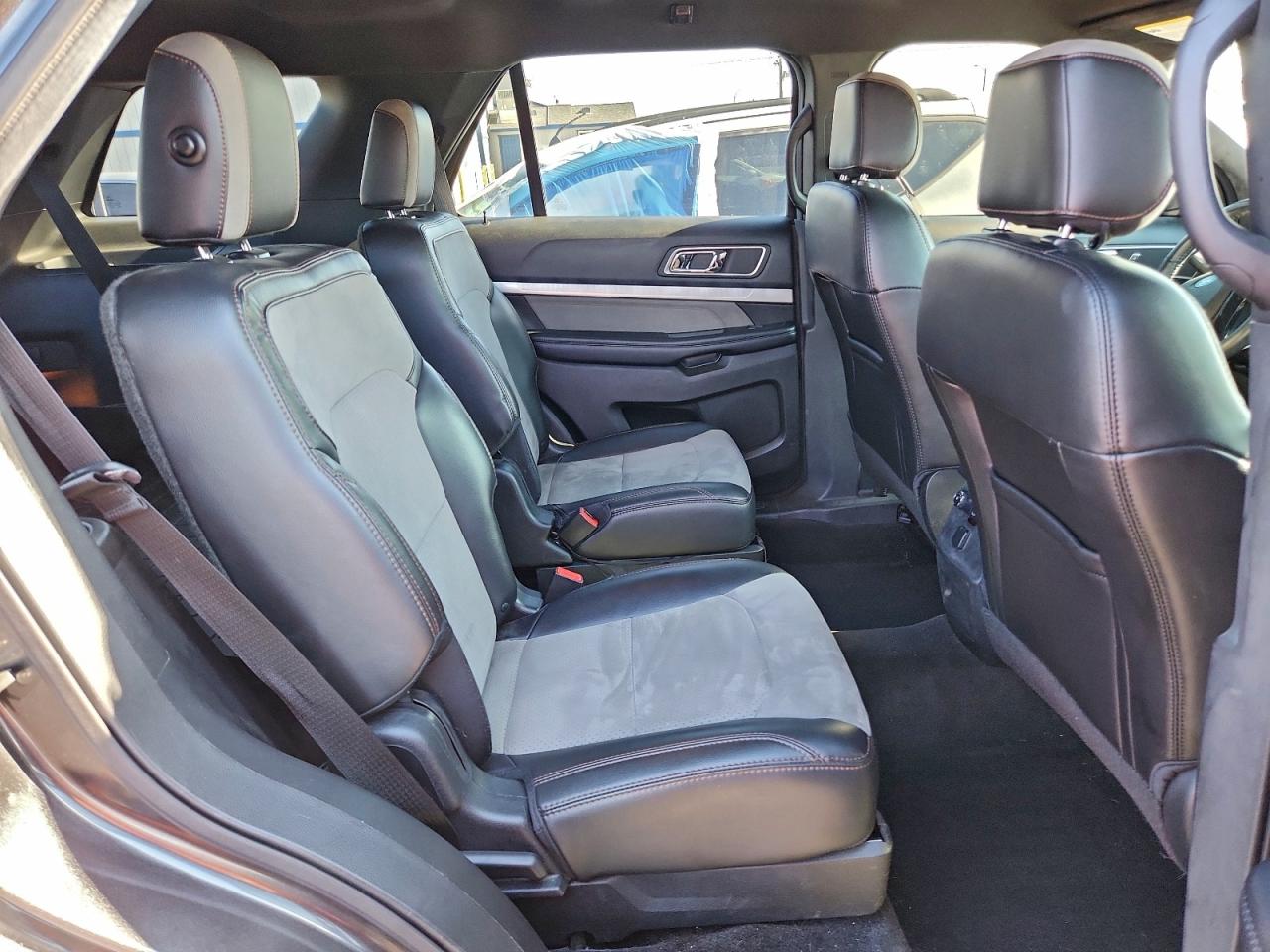 Ford Explorer Xlt Image 8