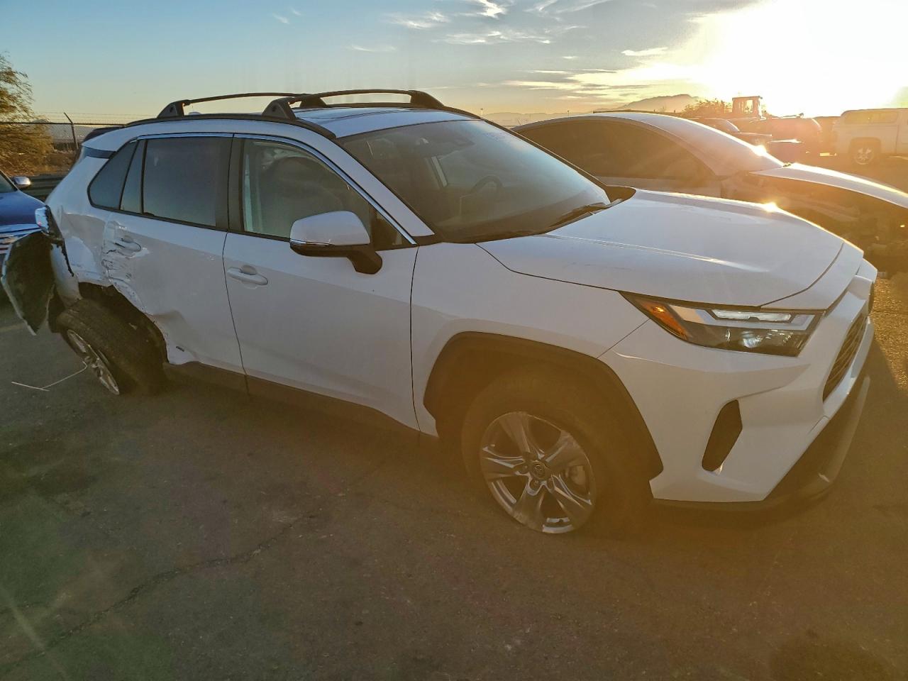 Toyota RAV4 Xle Image 2