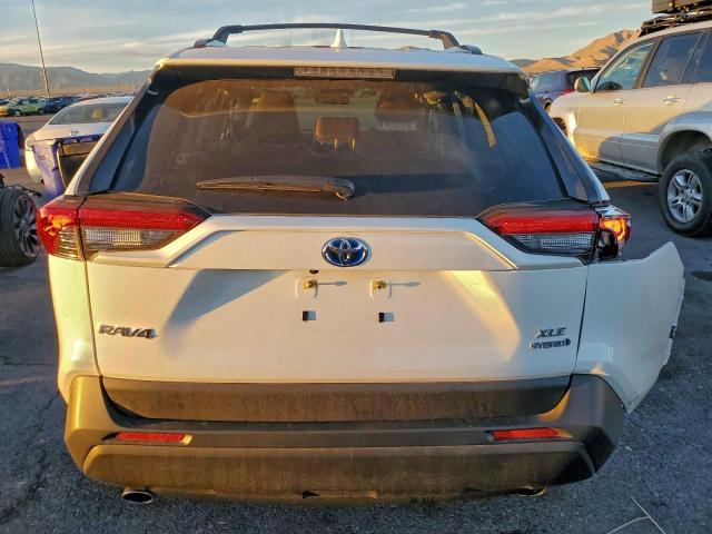 Toyota RAV4 Xle Image 3