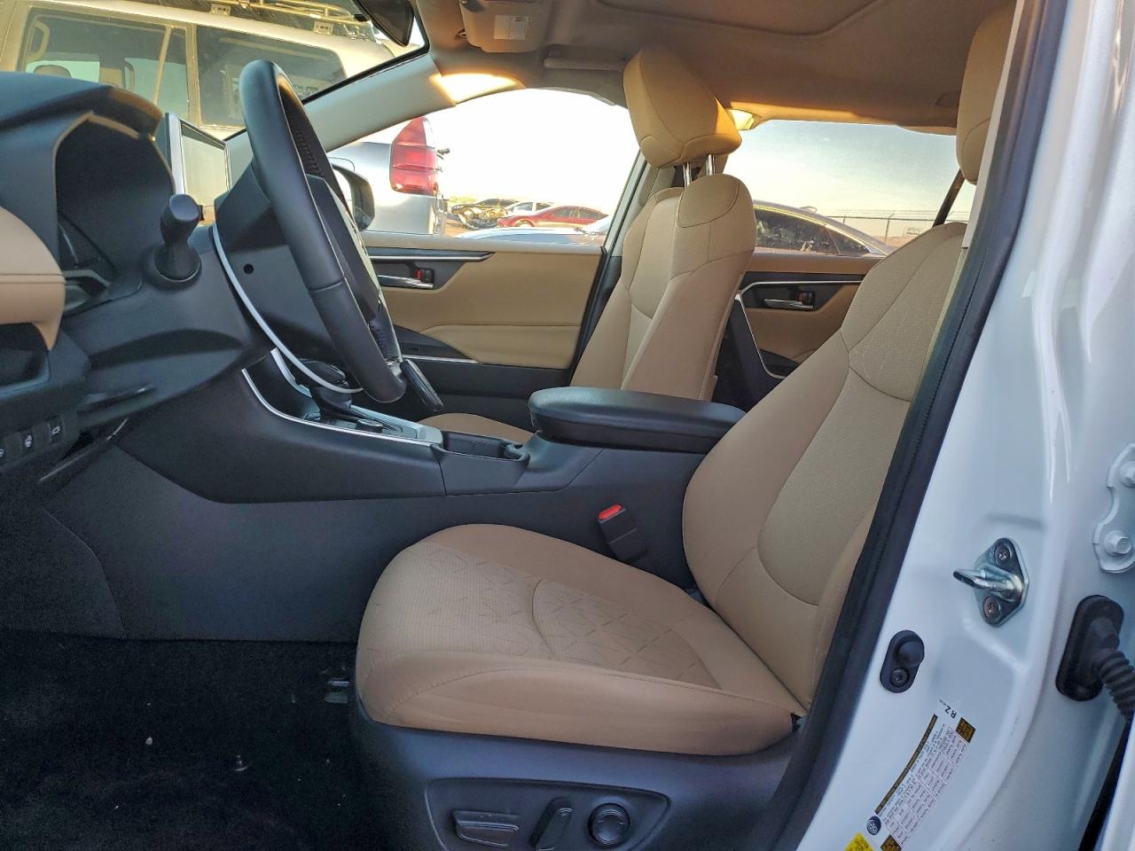 Toyota RAV4 Xle Image 5