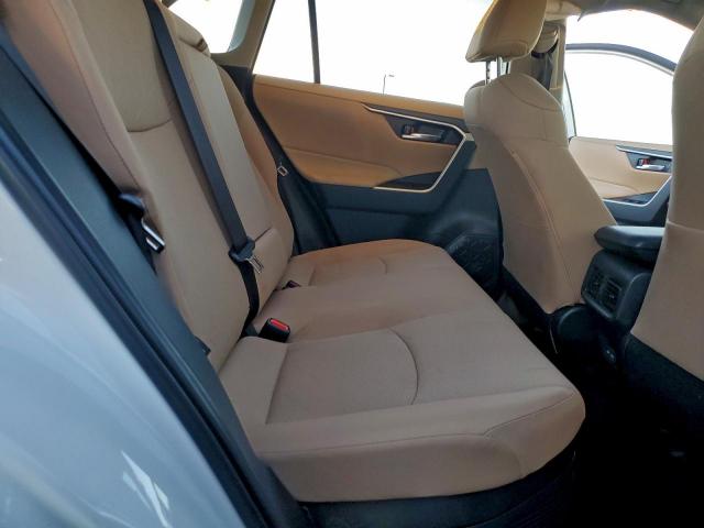 Toyota RAV4 Xle Image 10