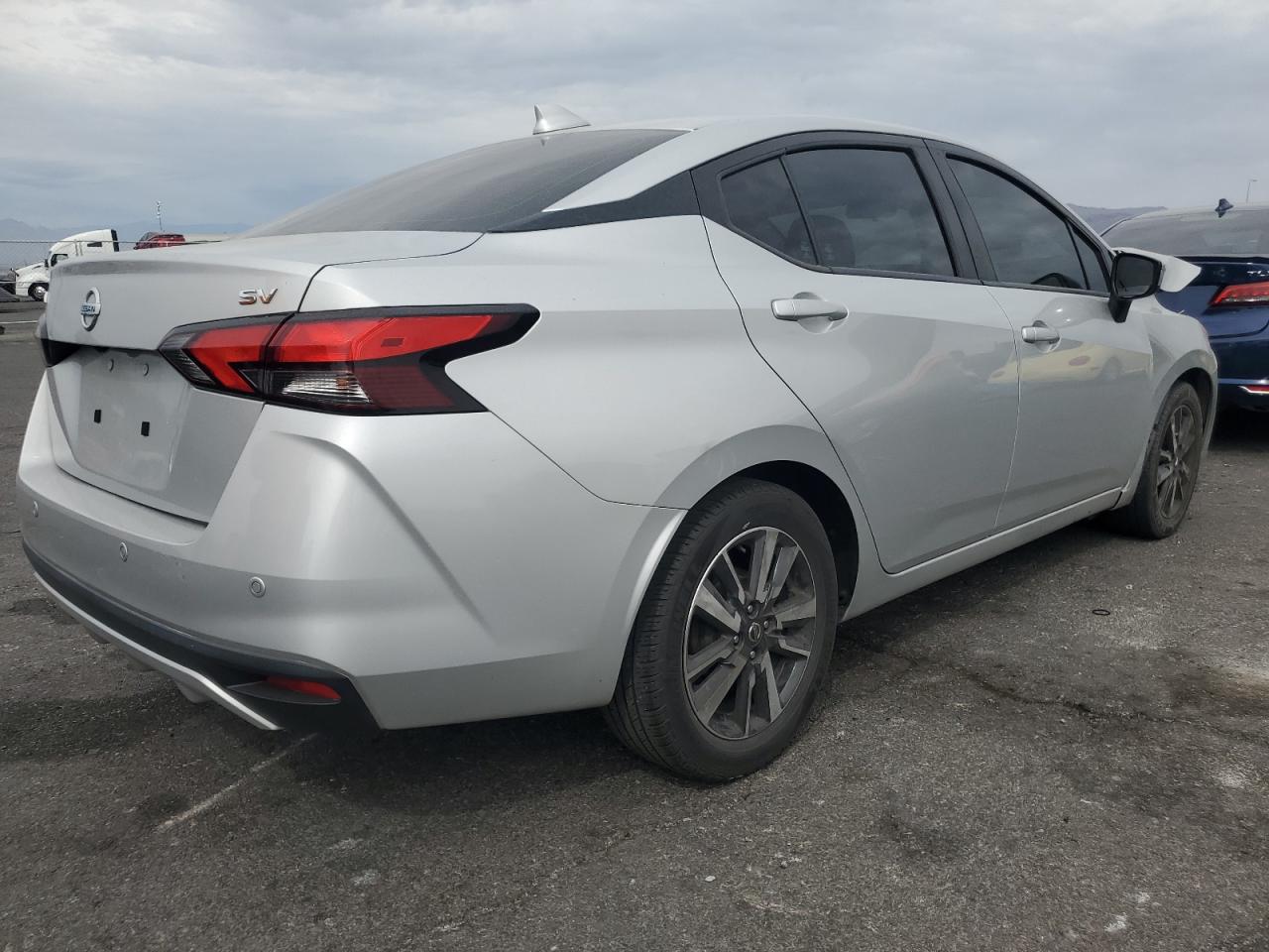 Nissan Versa Sv Image 2