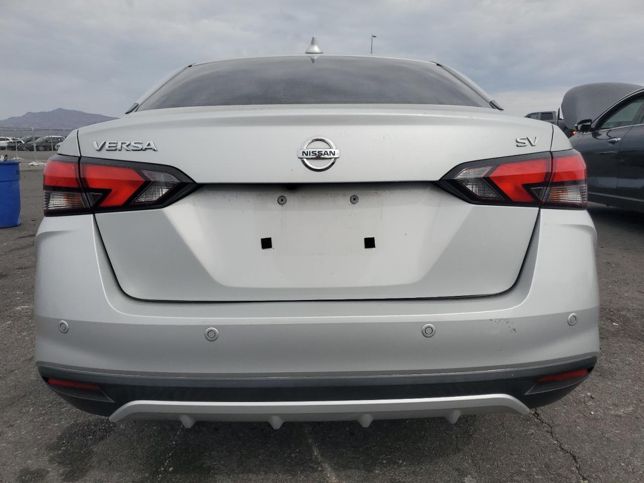 Nissan Versa Sv Image 6