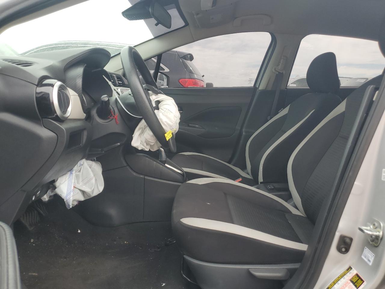 Nissan Versa Sv Image 8