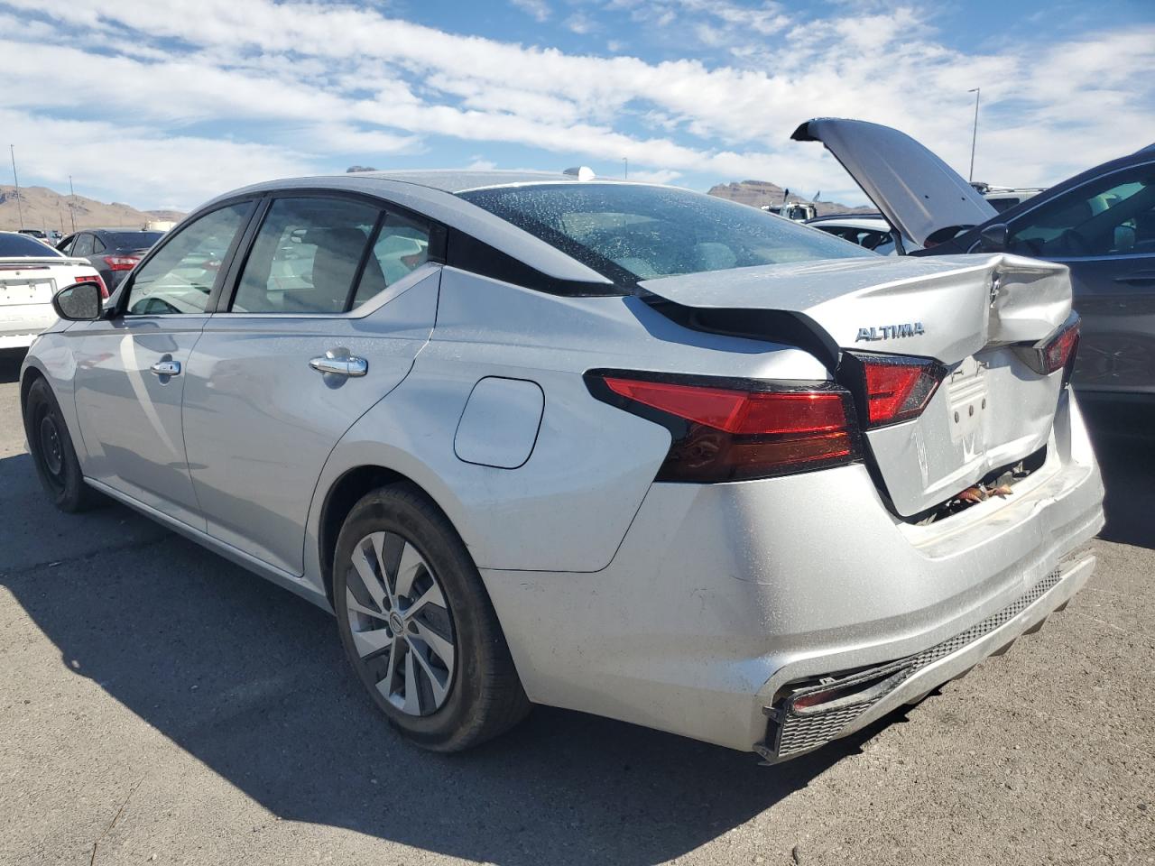 Nissan Altima S Image 2