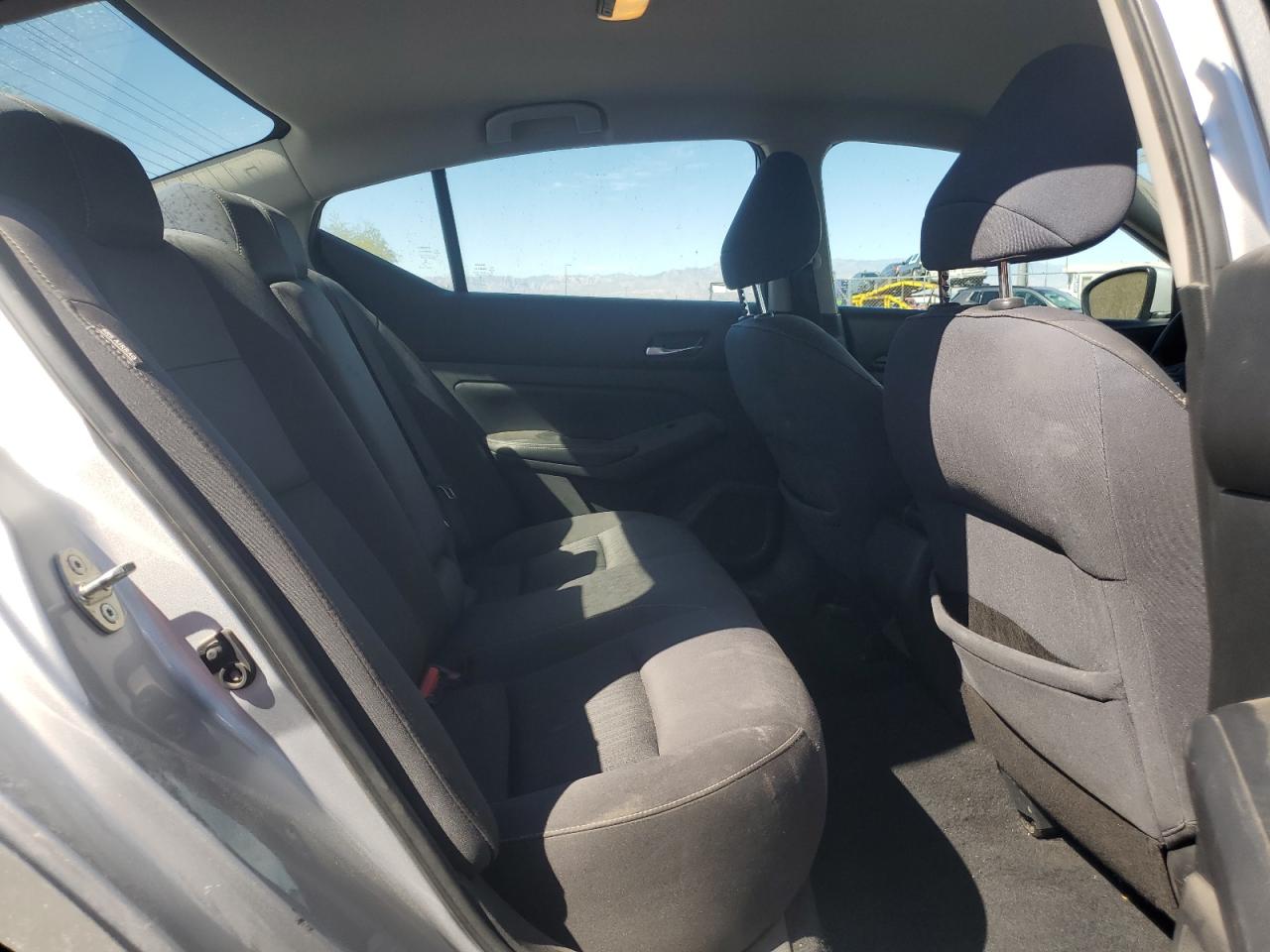 Nissan Altima S Image 9