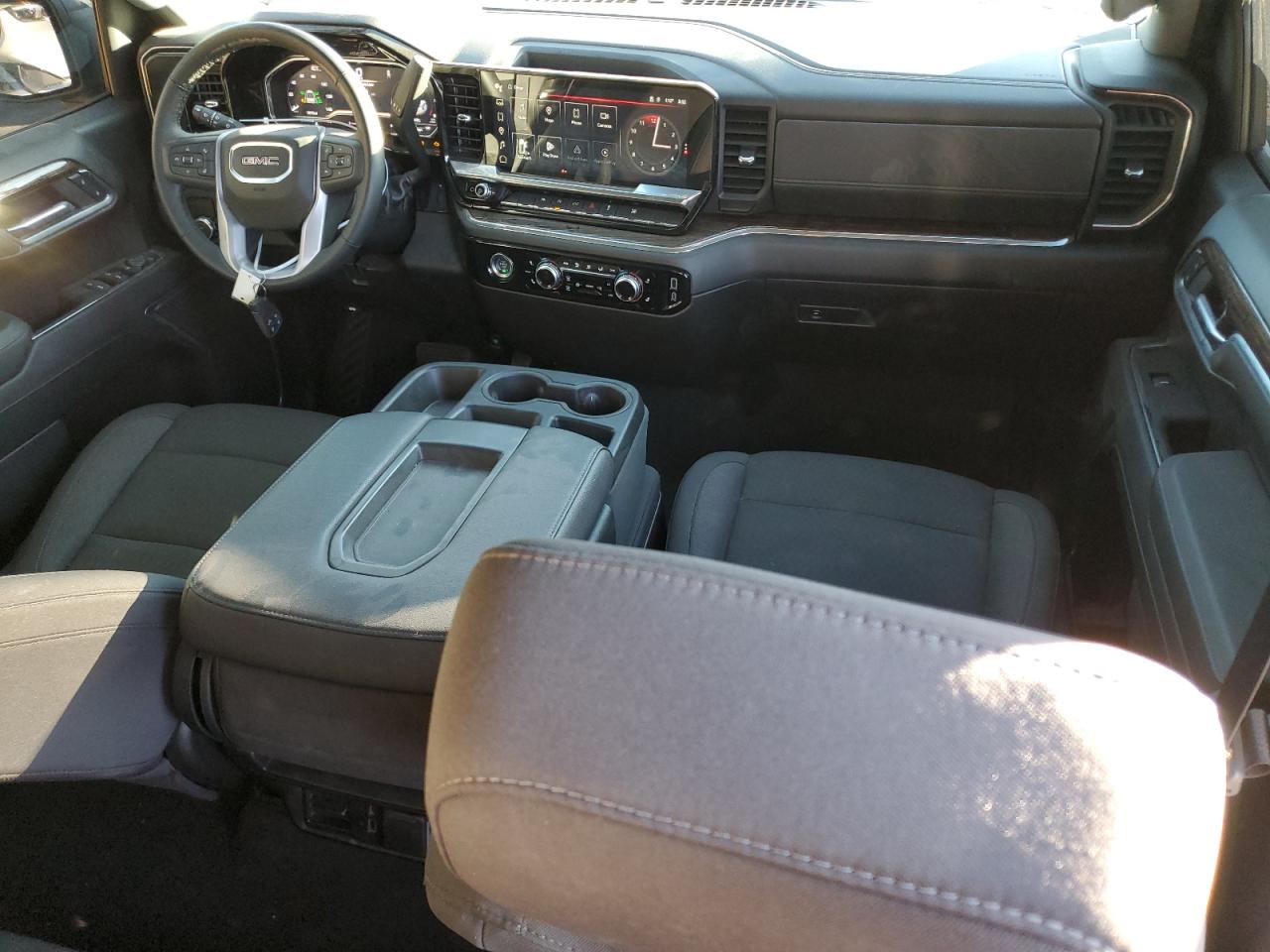 GMC Sierra C1500 Elevation Image 11