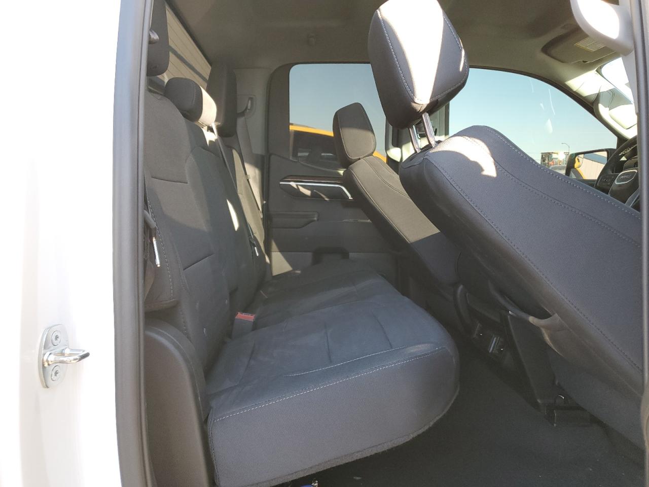 GMC Sierra C1500 Elevation Image 12