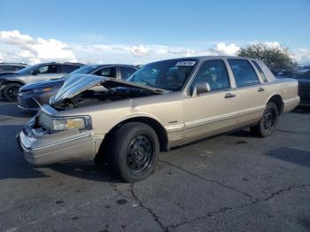  Salvage Lincoln Towncar