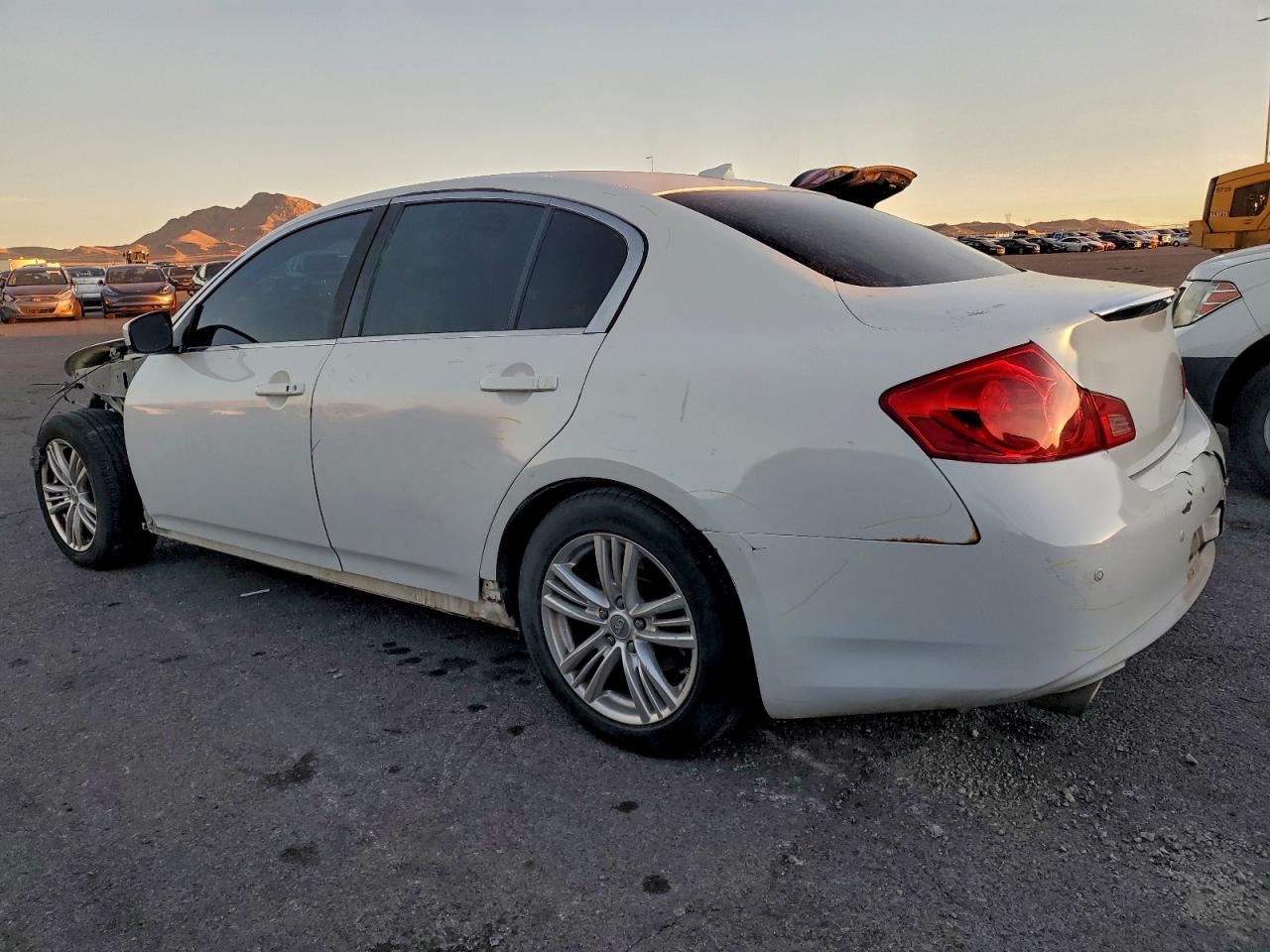 INFINITI G37 Base Image 13