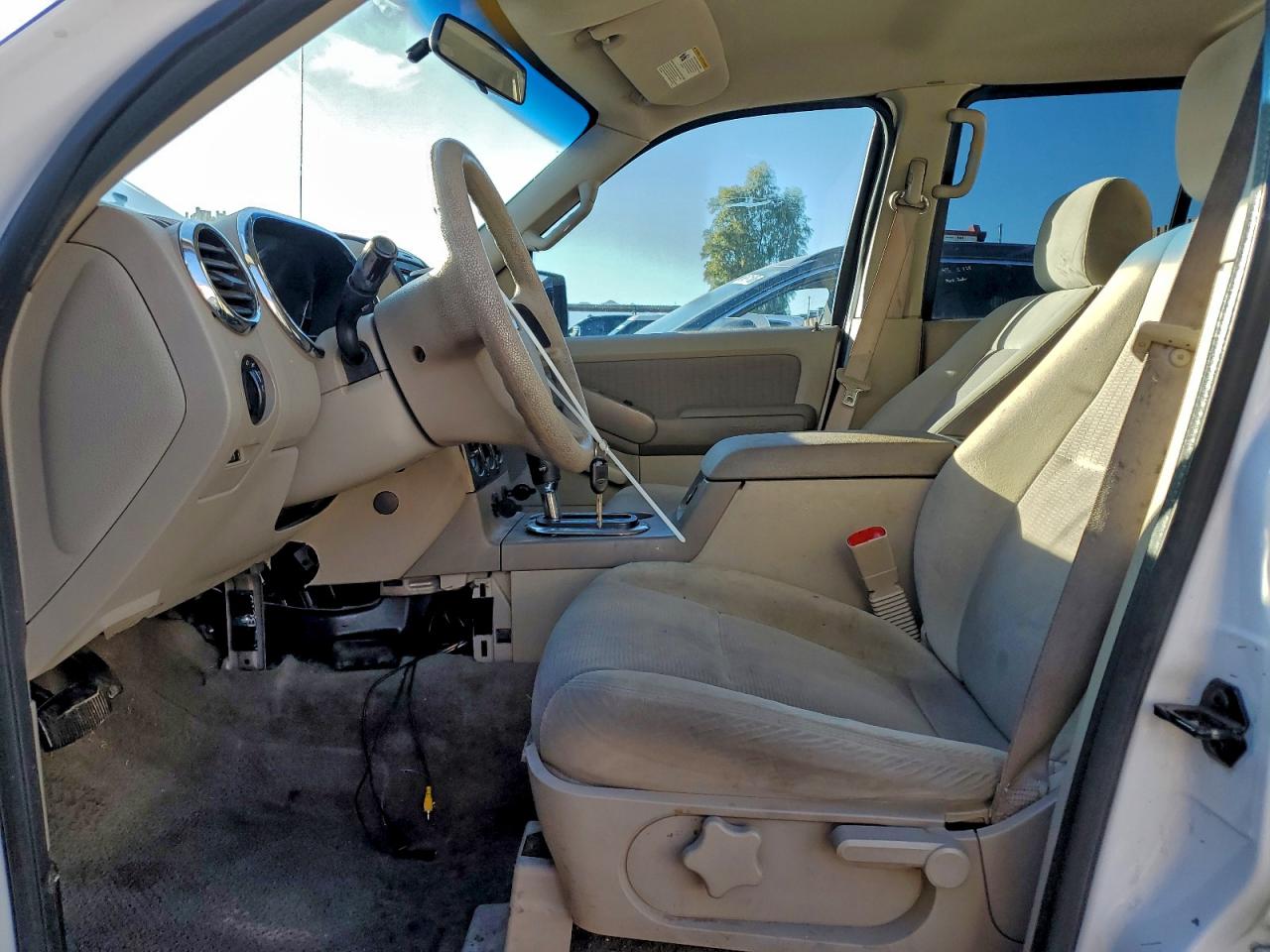 Ford Explorer Xlt Image 12