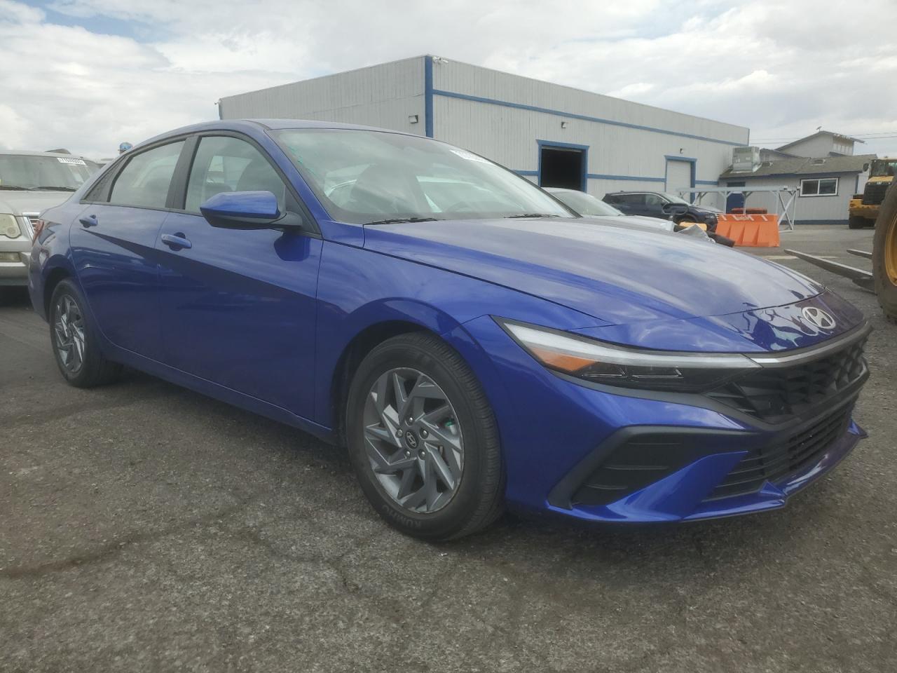 Hyundai ELANTRA Sel Image 4