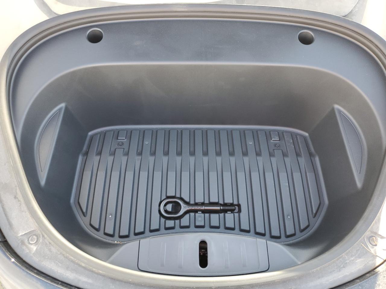 Tesla Model 3 Image 9