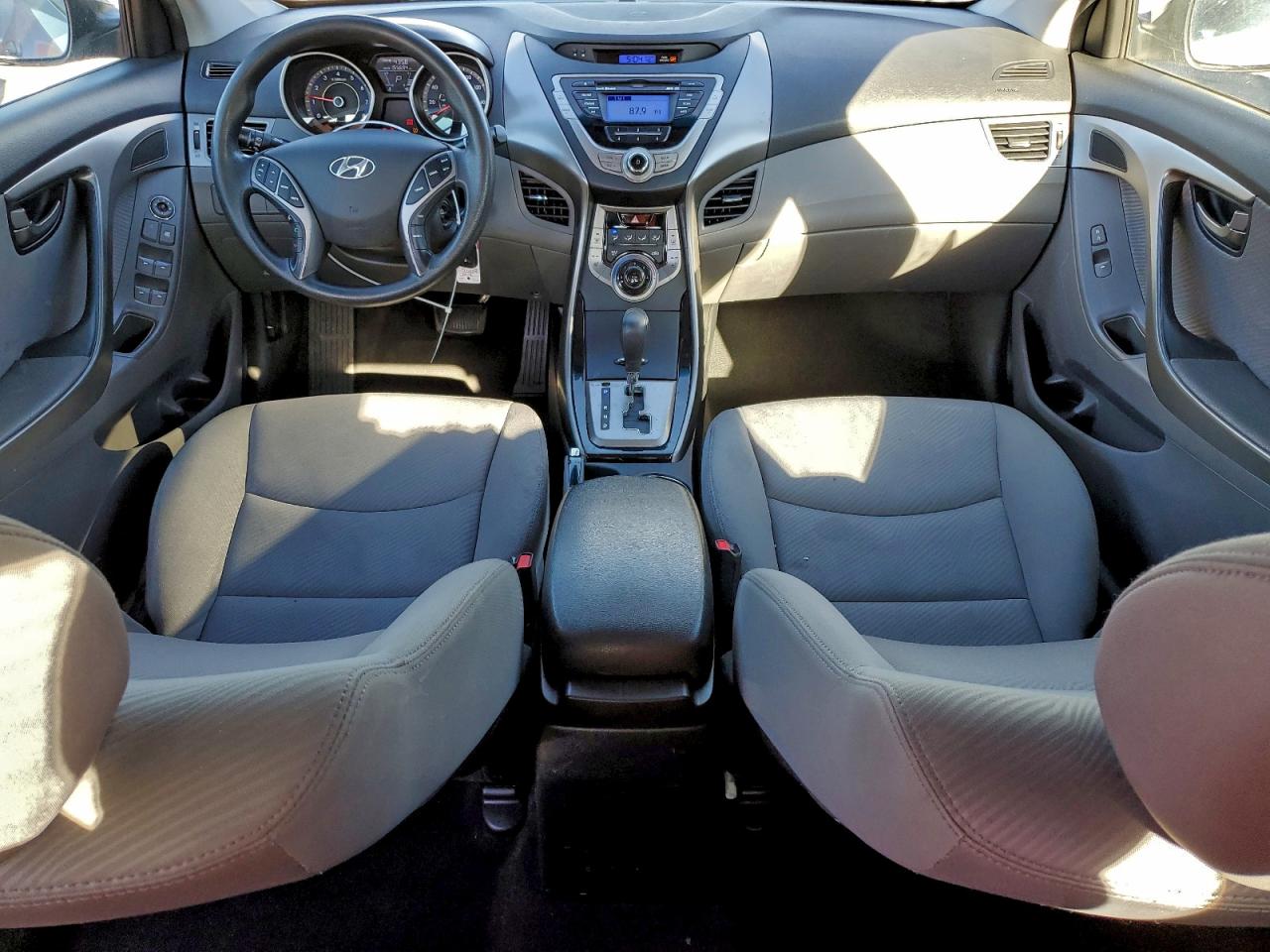 Hyundai ELANTRA Gls Image 12