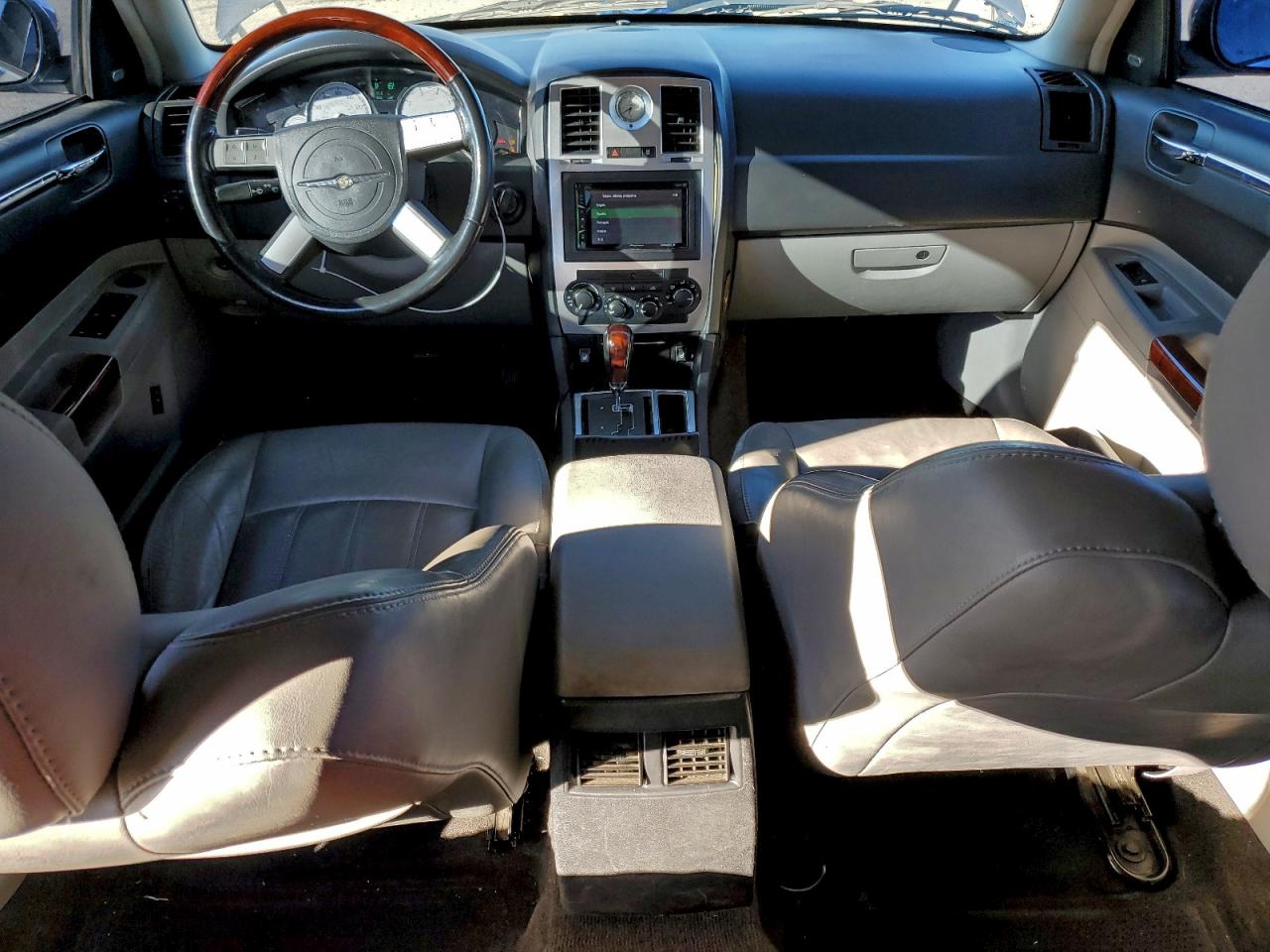 Chrysler 300 Image 4