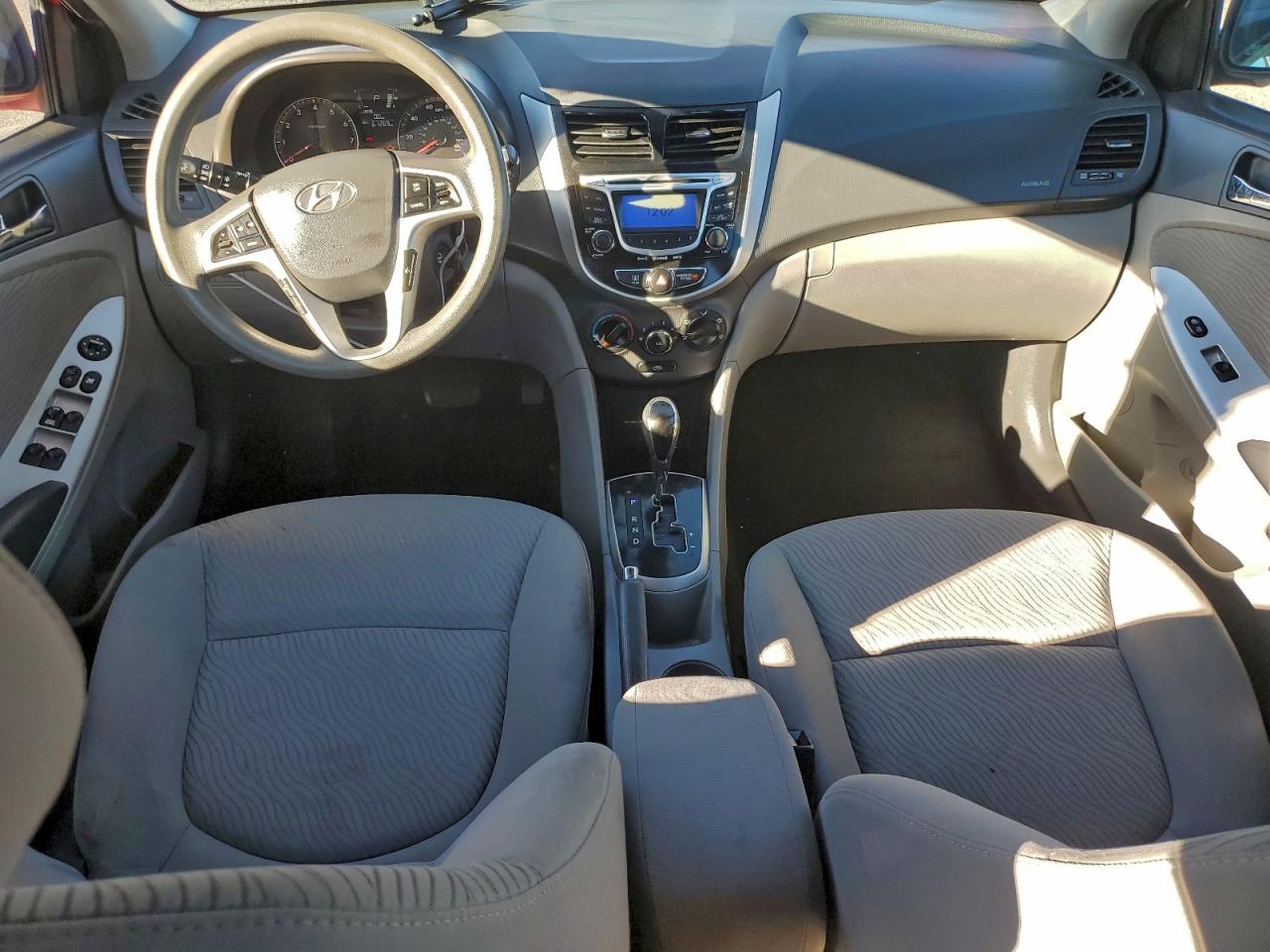 Hyundai ACCENT Gls Image 4