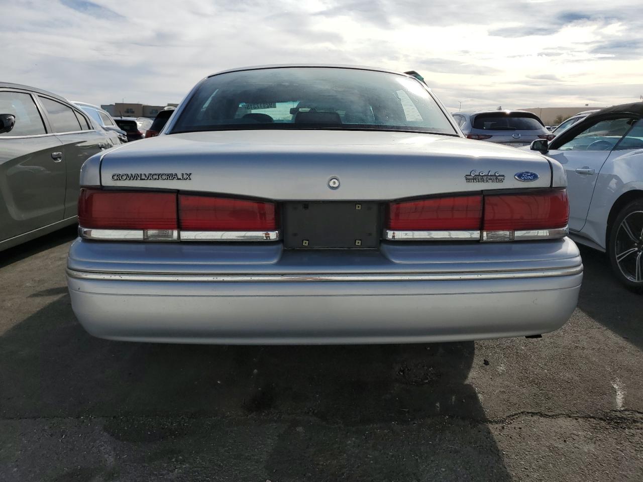 Ford Crown Vic Lx Image 10