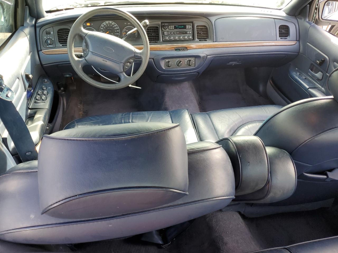 Ford Crown Vic Lx Image 11