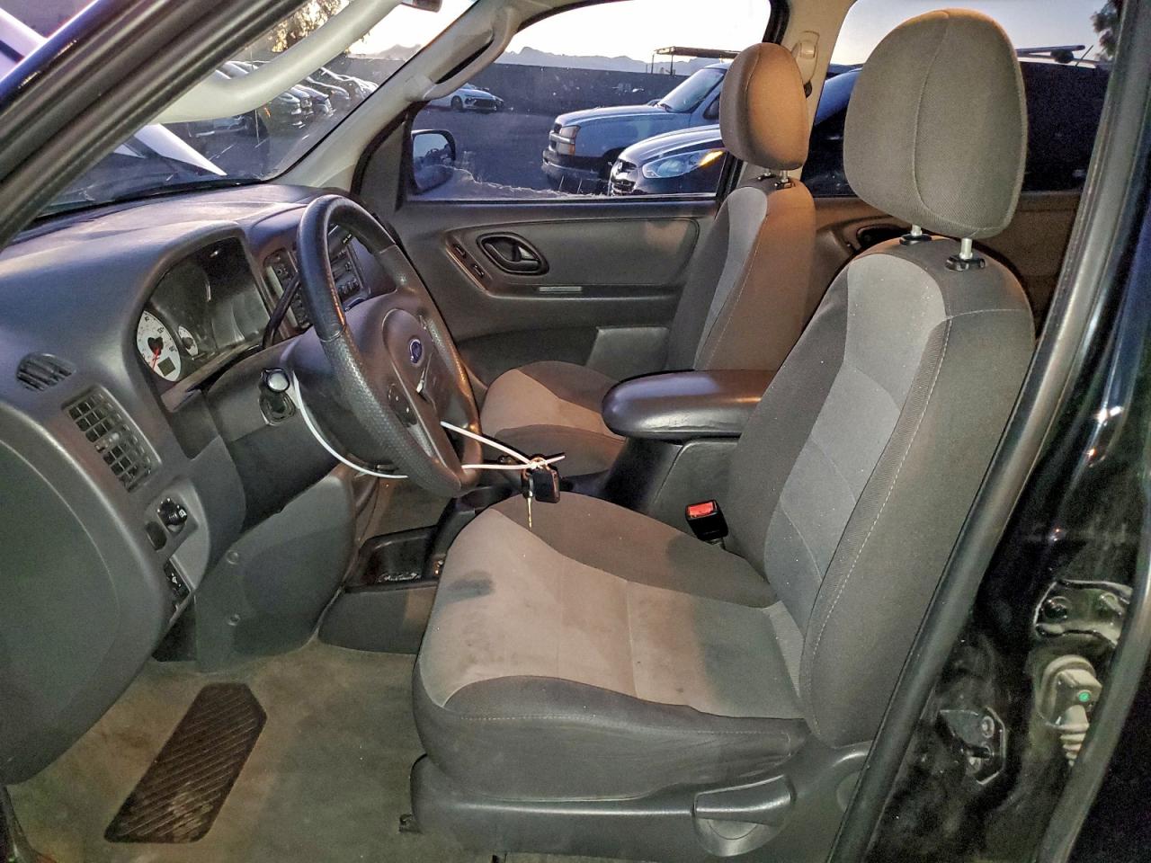 Ford Escape Xls Image 9