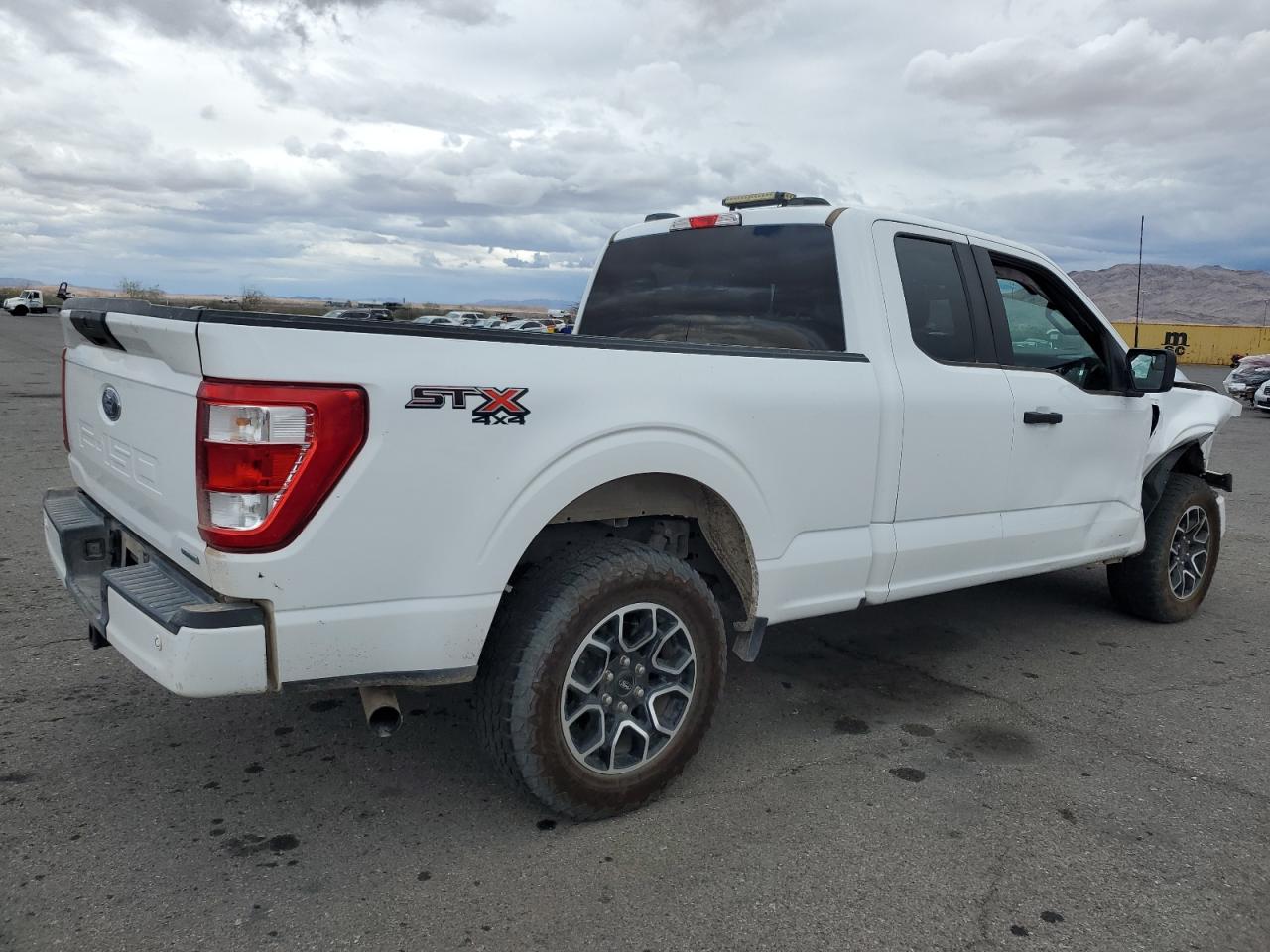 Ford F-150 Super Cab Image 5