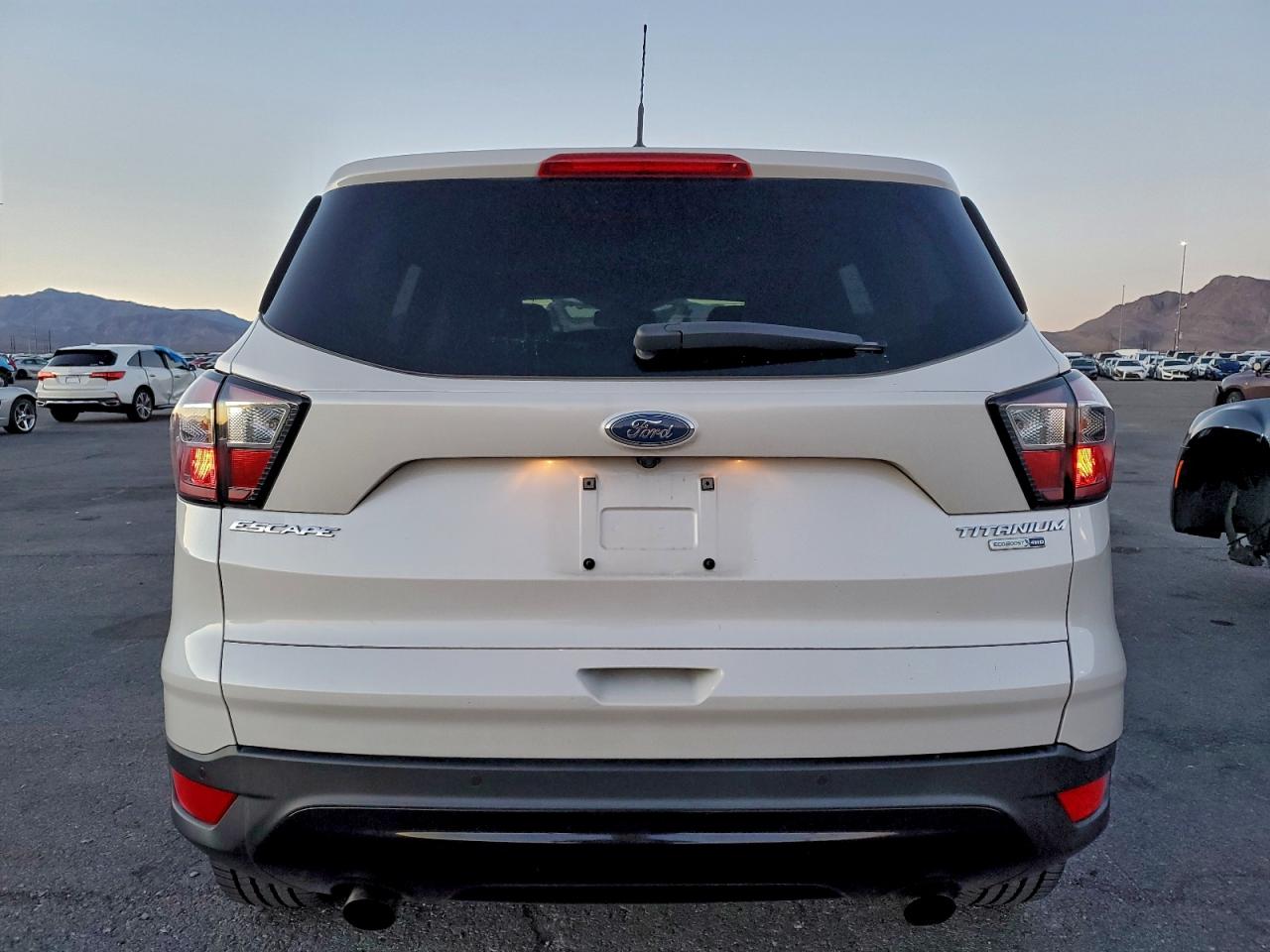 Ford Escape Titanium Image 2