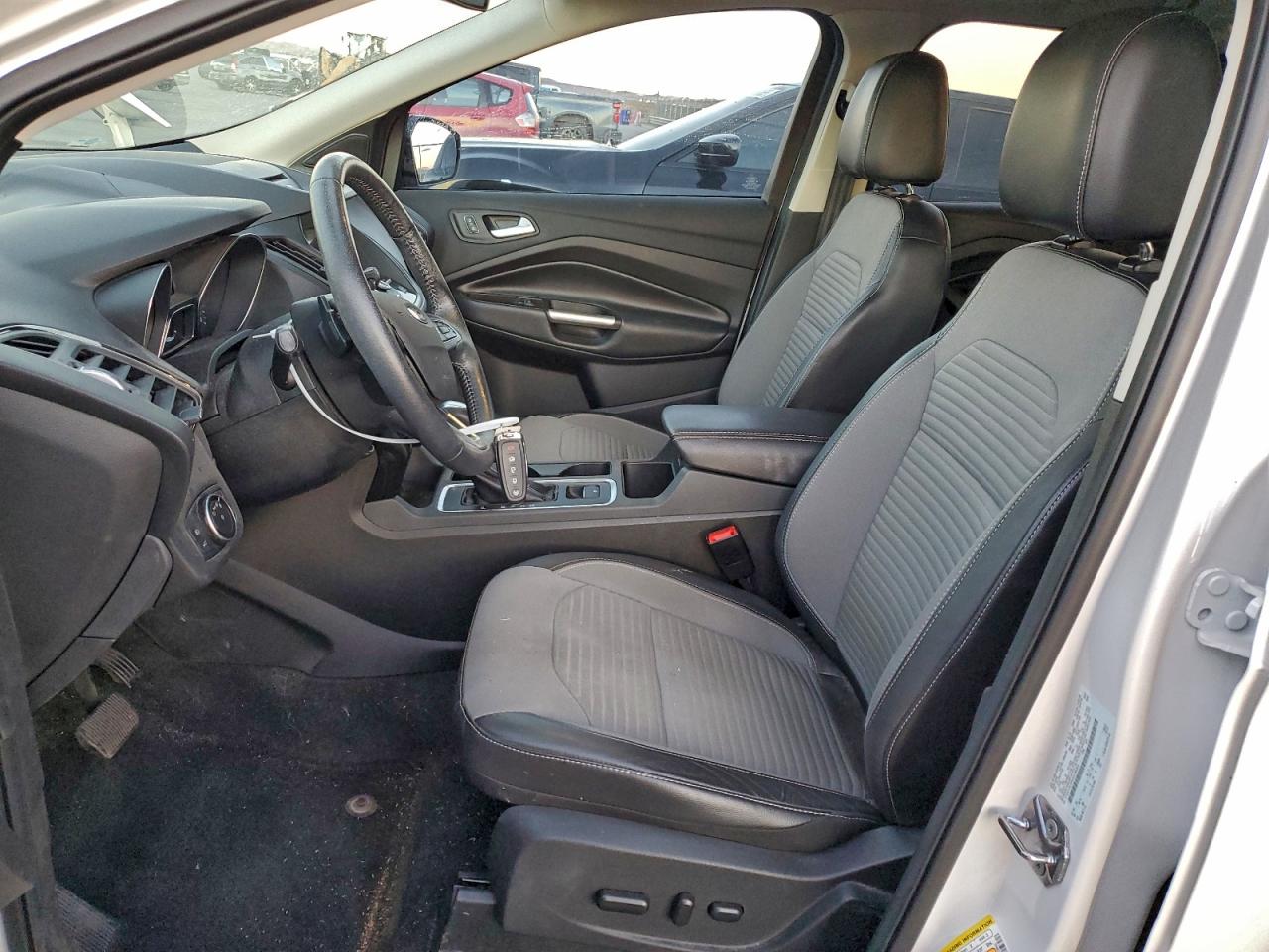 Ford Escape Titanium Image 4